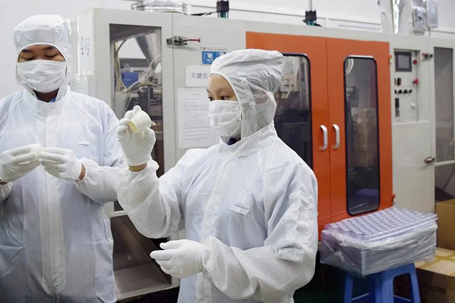 Control de calidad de botellas de plástico en Gracepack
